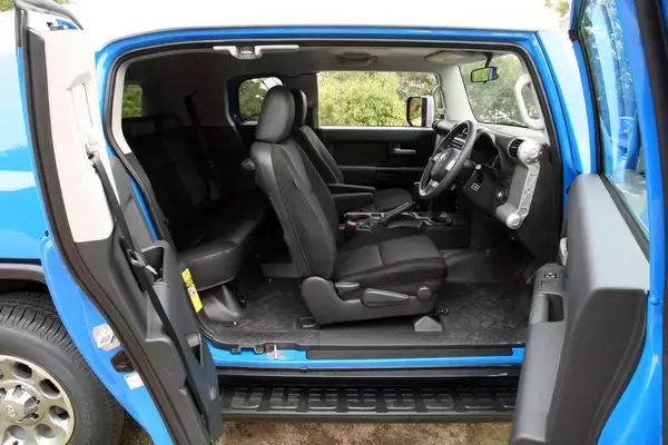 「なぜか「成功例」が見当たらない！　軒並み１代限りで消えている「観音開きドア」のクルマ４選」の画像