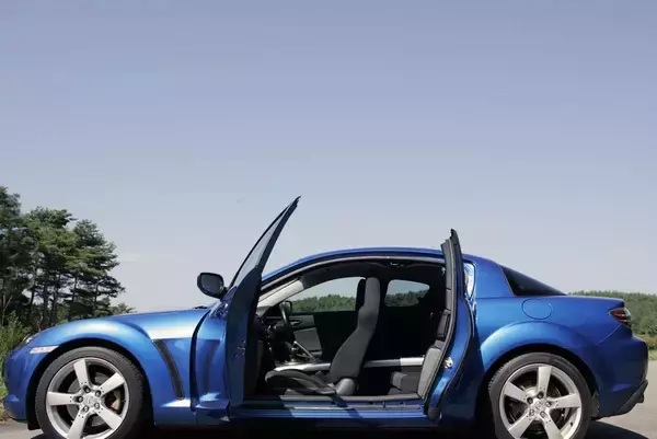 「なぜか「成功例」が見当たらない！　軒並み１代限りで消えている「観音開きドア」のクルマ４選」の画像