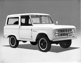 マックのCMで「キムタク」が乗ってる旧車がカッコいいと話題！　いったい何の車種？