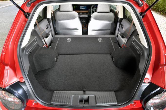 これってコンセプトカー？　まもなく発売のHonda eがあまりに未来的すぎた！　【詳細紹介】