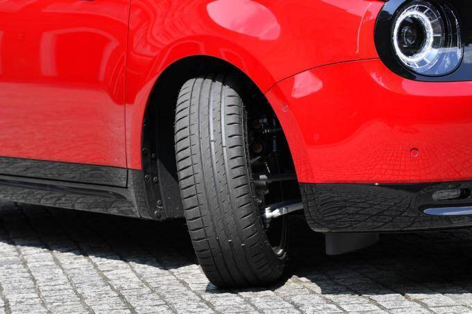 これってコンセプトカー？　まもなく発売のHonda eがあまりに未来的すぎた！　【詳細紹介】