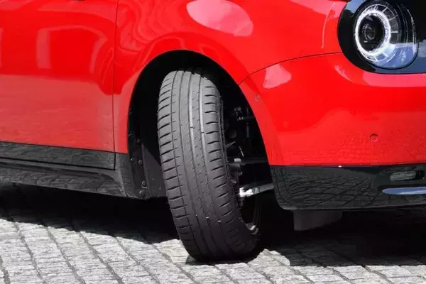 「これってコンセプトカー？　まもなく発売のHonda eがあまりに未来的すぎた！　【詳細紹介】」の画像