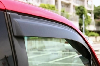 「あえて」なのか「できない」のか？　よく考えると「スポーツカー」には採用されない装備10選