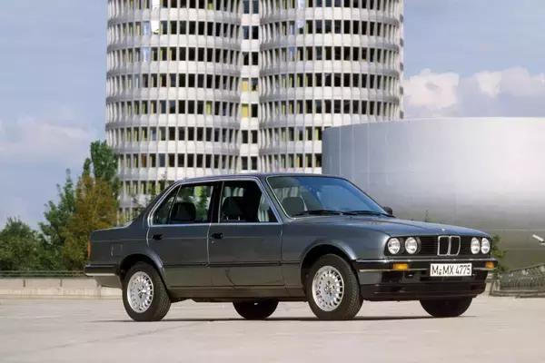 「揶揄か愛着か付いたあだ名は「小ベンツ」！　バブルの申し子「190E」は意外な実力車だった」の画像