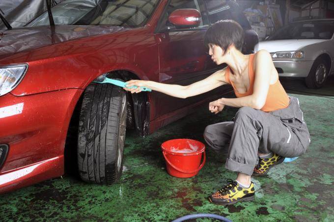 クルマの「くたびれ感」は細部の汚れが原因！　本当は手をかけるべき「洗車」で忘れられがちなポイント５つ