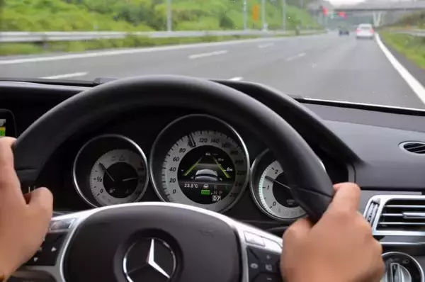 「常に「D」は不経済！　AT車でも積極的に「ギヤチェンジ」すべき理由とは」の画像