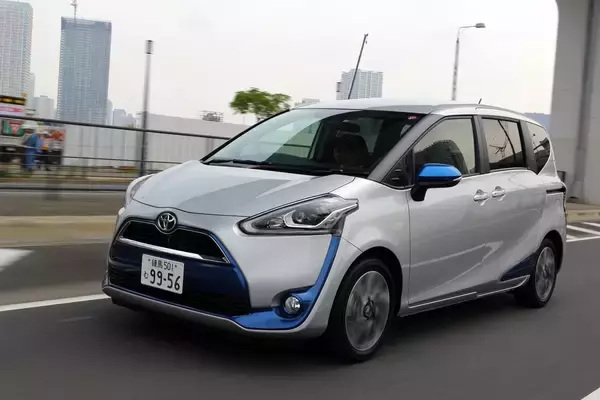 トヨタ・シエンタが人気の理由とは？　ファンベースやライバルのホンダ・フリードとの違いを解説
