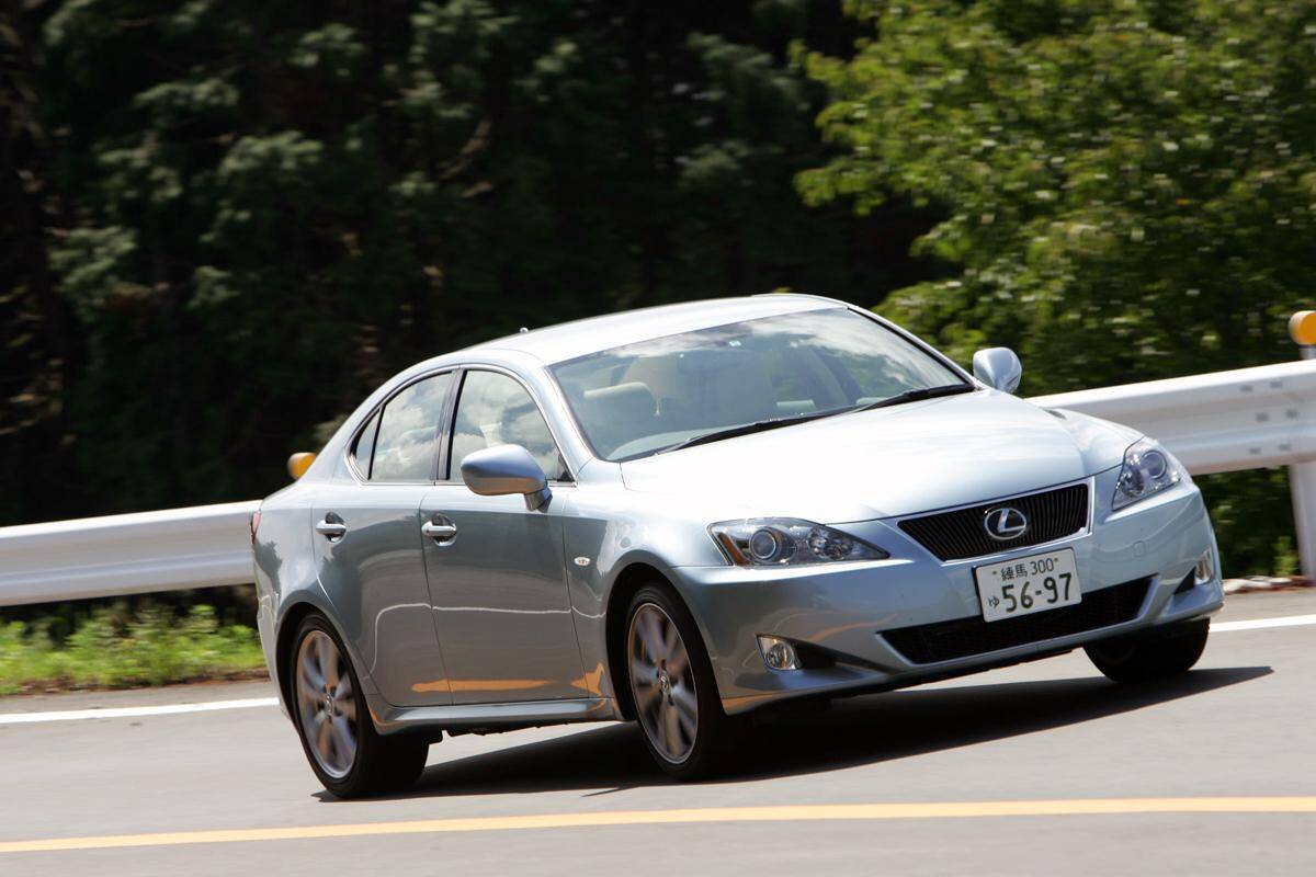 カローラにレガシィにプリウスまで！　スーパーGTに参戦した「4ドア」ベースのマシン６台