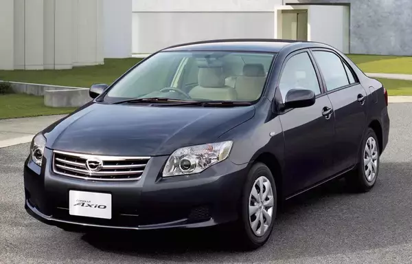 「カローラにレガシィにプリウスまで！　スーパーGTに参戦した「4ドア」ベースのマシン６台」の画像