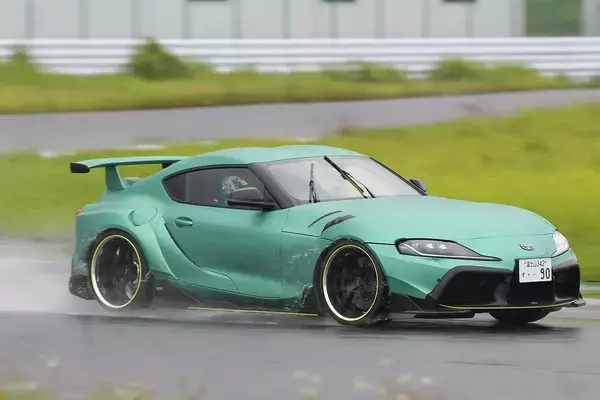 「ドリキン土屋圭市も絶賛の大人クーペ「TOM'Sスープラ」＆「TOM'Sセンチュリー」に試乗【CARトップTV】」の画像