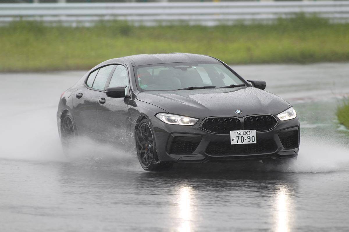 車重を感じさせない走りに感動！　ドリキン土屋圭市がBMW M8グランクーペで激走【CARトップTV】