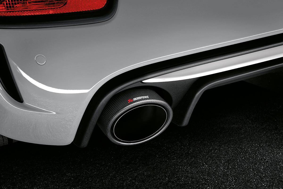 アバルト595をさらにモディファイした限定車「エッセエッセ」が305台限定で登場