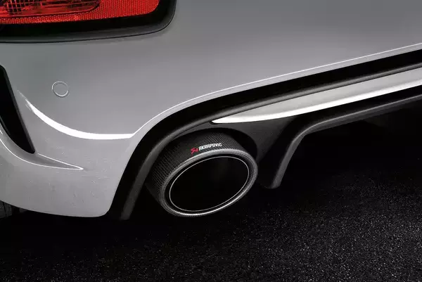 「アバルト595をさらにモディファイした限定車「エッセエッセ」が305台限定で登場」の画像