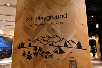 三菱自動車の新しい本社ショールームがオープン！　カフェも併設したオシャレな空間を演出