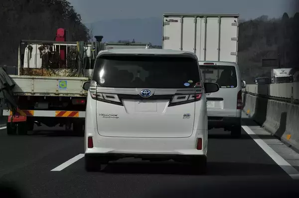 「「怖くて」運転していないのにグッタリ！　助手席の同乗者を「不安」に陥れる運転７つ」の画像