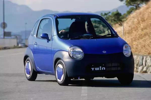 「100年の間には冒険したクルマも！　「名車」だらけのスズキが生んだ「迷車」６台」の画像