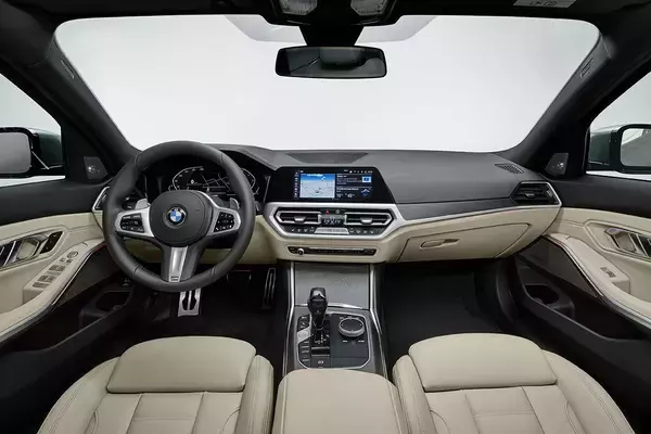 「BMW３シリーズツーリングに２L直４ガソリンターボ搭載のエントリーモデル「318i」を追加」の画像