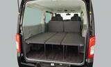 「日産NV350キャラバンの10人乗りワゴンが一部改良で環境性能を向上　オーテック製マルチベッドも追加」の画像2