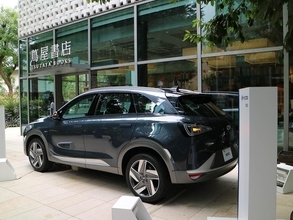 韓国の「ヒュンダイ」が本気で日本再上陸か？　モニターもカタログも日本語表記だった水素SUV「ネッソ」とは