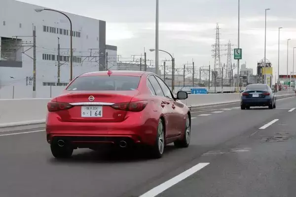 「運転が怖いならクルマに「頼る」のがイマドキ！　「車線変更」「駐車」「バック」まで徹底的に助けてくれる先進装備５選」の画像