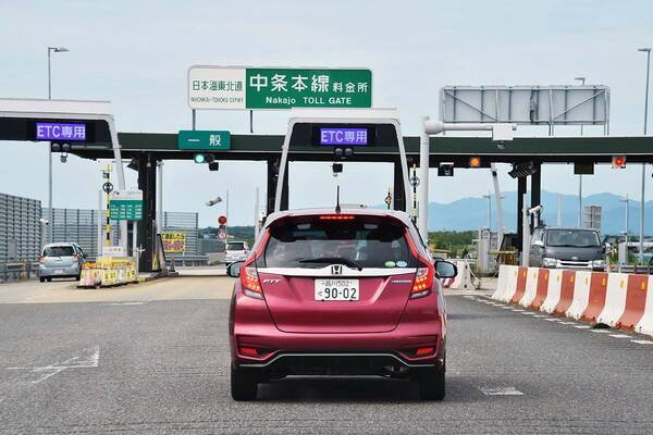 よく見かける高速道路の 料金所を抜けた先 の 道路脇への停車 は違反 Nexcoに聞いた 年10月3日 エキサイトニュース