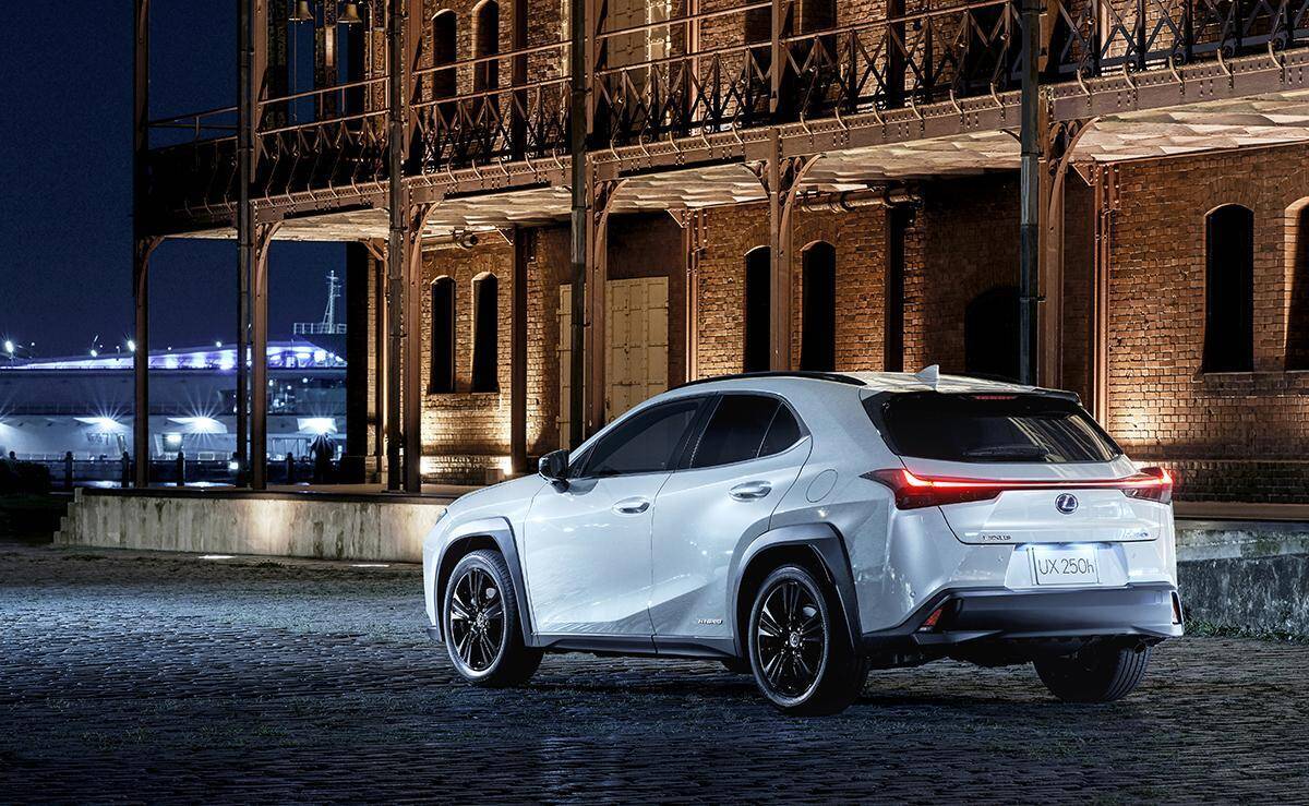 レクサスUXが一部改良し機能性などを向上　さらに特別仕様車「アーバン・エレガンス」も設定