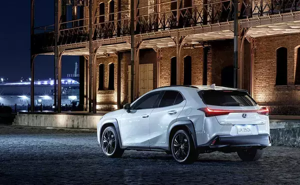 「レクサスUXが一部改良し機能性などを向上　さらに特別仕様車「アーバン・エレガンス」も設定」の画像