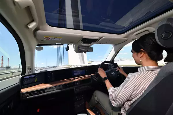 「Honda eは単なるEVじゃない！　カーライフのあり方を変える「面白すぎる」１台【試乗】」の画像