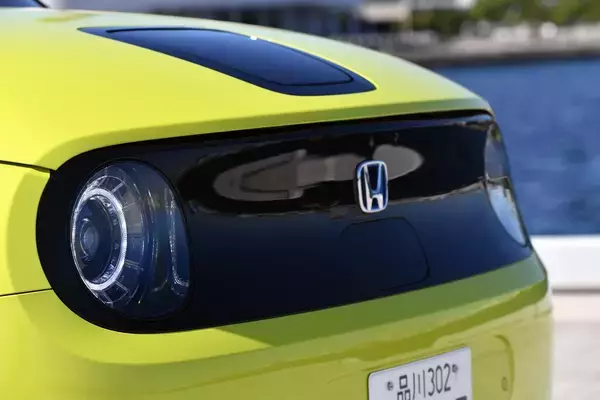 「Honda eは単なるEVじゃない！　カーライフのあり方を変える「面白すぎる」１台【試乗】」の画像