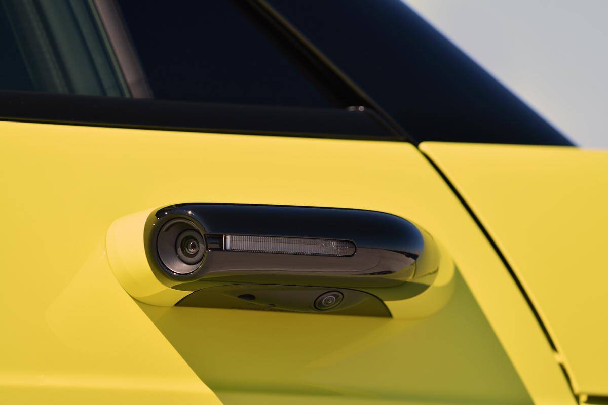 Honda eは単なるEVじゃない！　カーライフのあり方を変える「面白すぎる」１台【試乗】