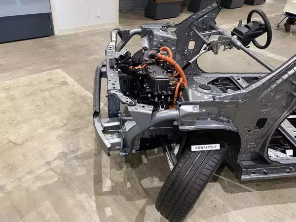 「レーシングドライバーが「乗ったら確実に欲しくなる」と断言！　Honda eはただの電気自動車じゃなかった」の画像