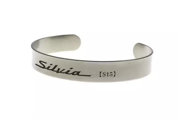 「人気のチタン製バングル第２弾！　S30フェアレディZとS15シルビアが発売」の画像