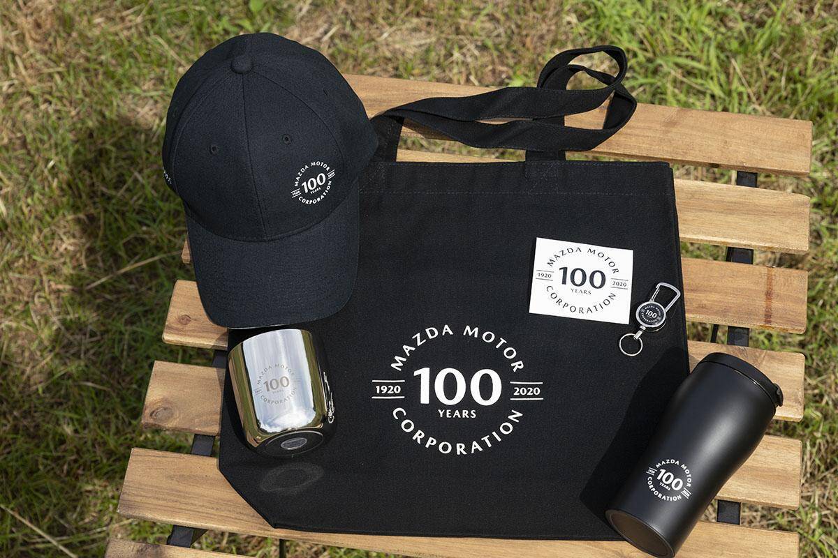 MZRacingのマツダ100周年記念グッズ最新作！　コースター＆バッグハンガー発売