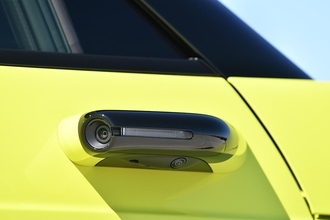 Honda eやレクサスESが採用するデジタルサイドミラー！　一気に普及しない「鏡のほうがいい」問題とは