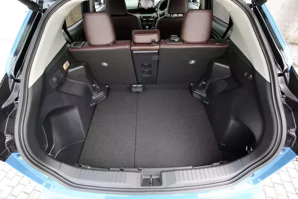 「C-HRがあるのにヤリス クロスって必要？　「悩ましく」みえてじつは「キャラかぶり」してない両車の選び方」の画像