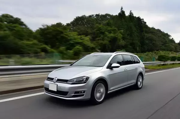 「犬も人も長距離ドライブ後に元気ハツラツ！　「タイヤだけでこんなに変わるのか」を実体験した」の画像