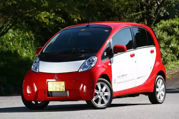 「海外はスポーツカーに大型SUVまで「EV」化！　日本の「電気自動車」は「街乗り用」という認識は間違い？」の画像