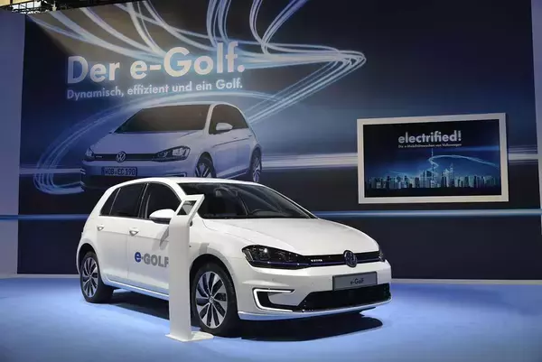 「海外はスポーツカーに大型SUVまで「EV」化！　日本の「電気自動車」は「街乗り用」という認識は間違い？」の画像