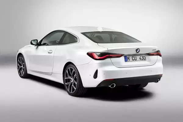 「BMW ４シリーズクーペ新型モデル登場！　大型キドニーグリルを採用した新世代デザインが特徴」の画像