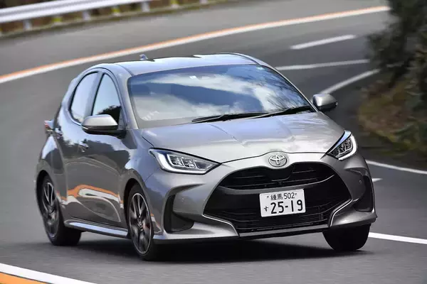 「ハイブリッドもある！　スポーツもある！　それでも「スイフト」が「ヤリス」や「フィット」に勝てない謎」の画像