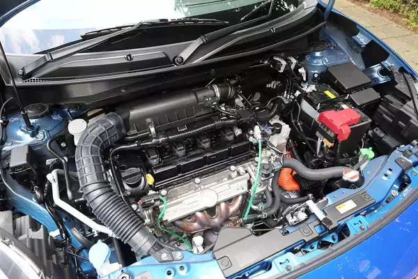 「ハイブリッドもある！　スポーツもある！　それでも「スイフト」が「ヤリス」や「フィット」に勝てない謎」の画像