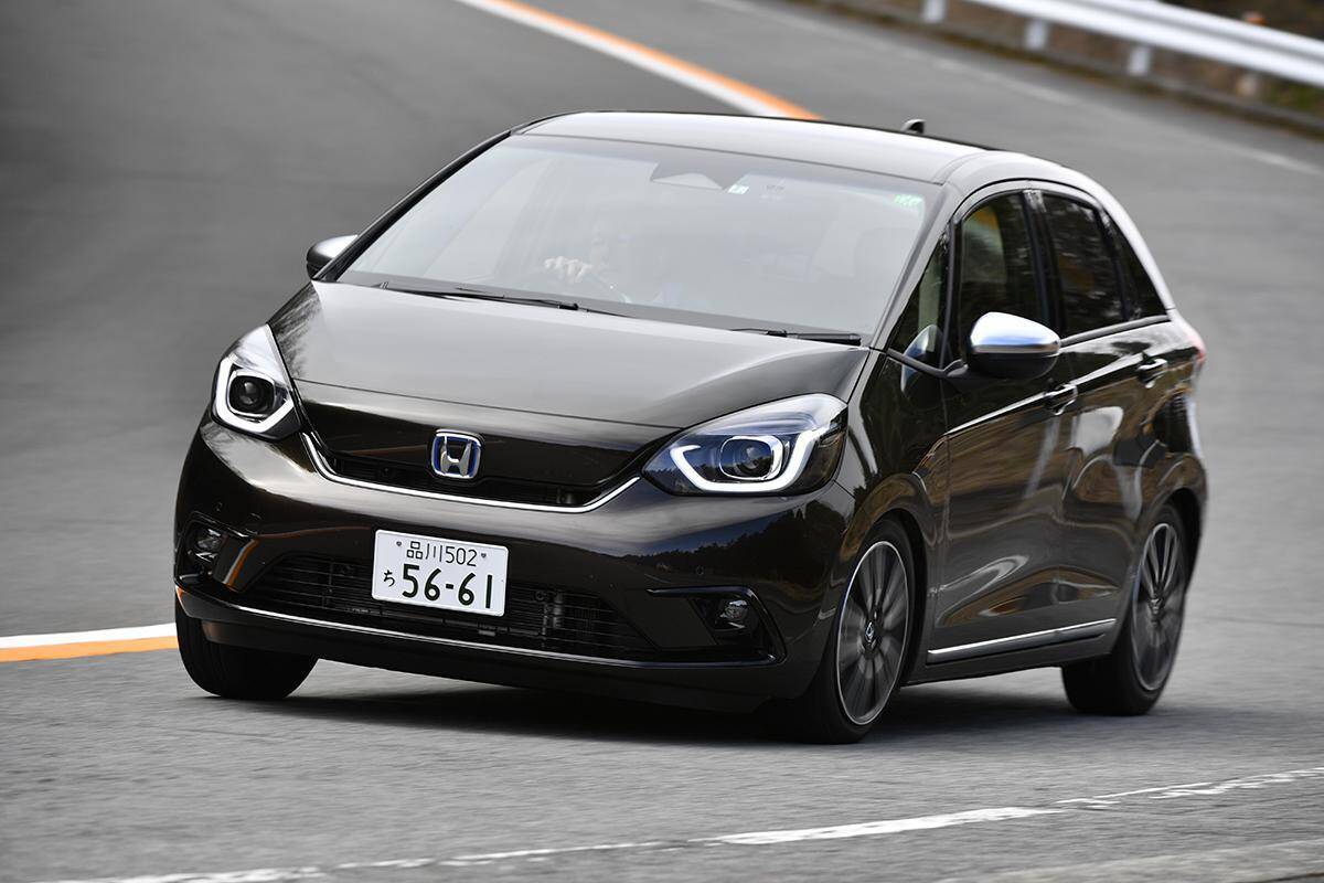 ハイブリッドもある！　スポーツもある！　それでも「スイフト」が「ヤリス」や「フィット」に勝てない謎