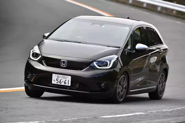 「ハイブリッドもある！　スポーツもある！　それでも「スイフト」が「ヤリス」や「フィット」に勝てない謎」の画像