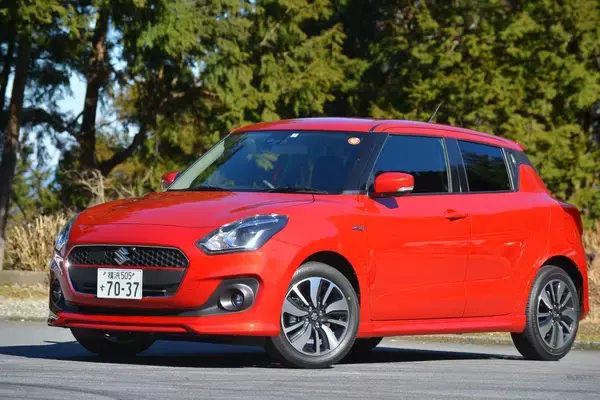 ハイブリッドもある！　スポーツもある！　それでも「スイフト」が「ヤリス」や「フィット」に勝てない謎