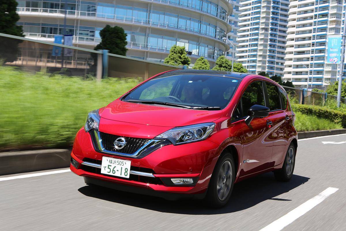 ハイブリッドもある！　スポーツもある！　それでも「スイフト」が「ヤリス」や「フィット」に勝てない謎