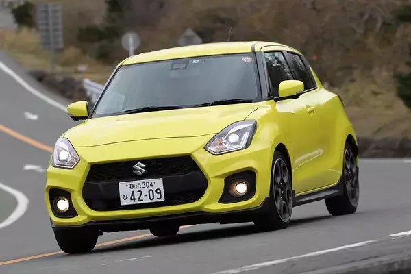 「ハイブリッドもある！　スポーツもある！　それでも「スイフト」が「ヤリス」や「フィット」に勝てない謎」の画像