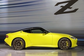 「プアマンズポルシェ」は褒め言葉！　新型で「原点回帰」と言われる日産フェアレディZの「そもそも」の立ち位置とは