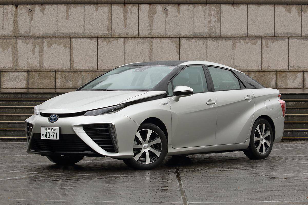 700万円もしたミライが100万台の中古価格！　台数も少ない「激レア車」がわずか6年で「大下落」したワケ