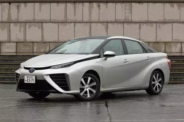 「700万円もしたミライが100万台の中古価格！　台数も少ない「激レア車」がわずか6年で「大下落」したワケ」の画像