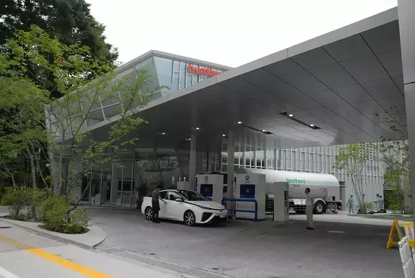 「700万円もしたミライが100万台の中古価格！　台数も少ない「激レア車」がわずか6年で「大下落」したワケ」の画像